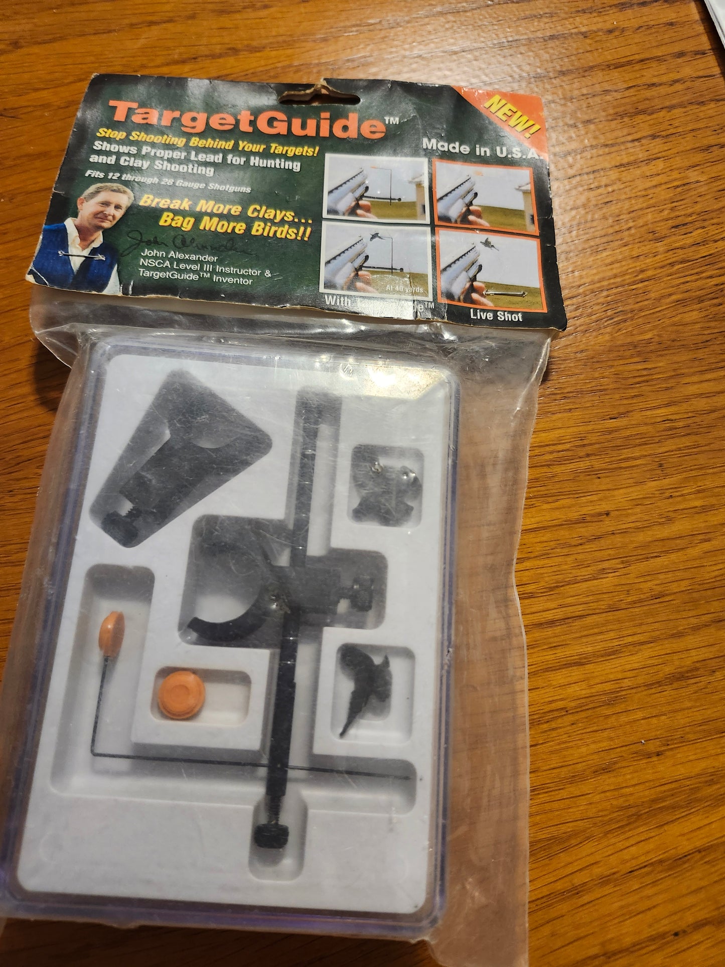 Target guide for clay shooting