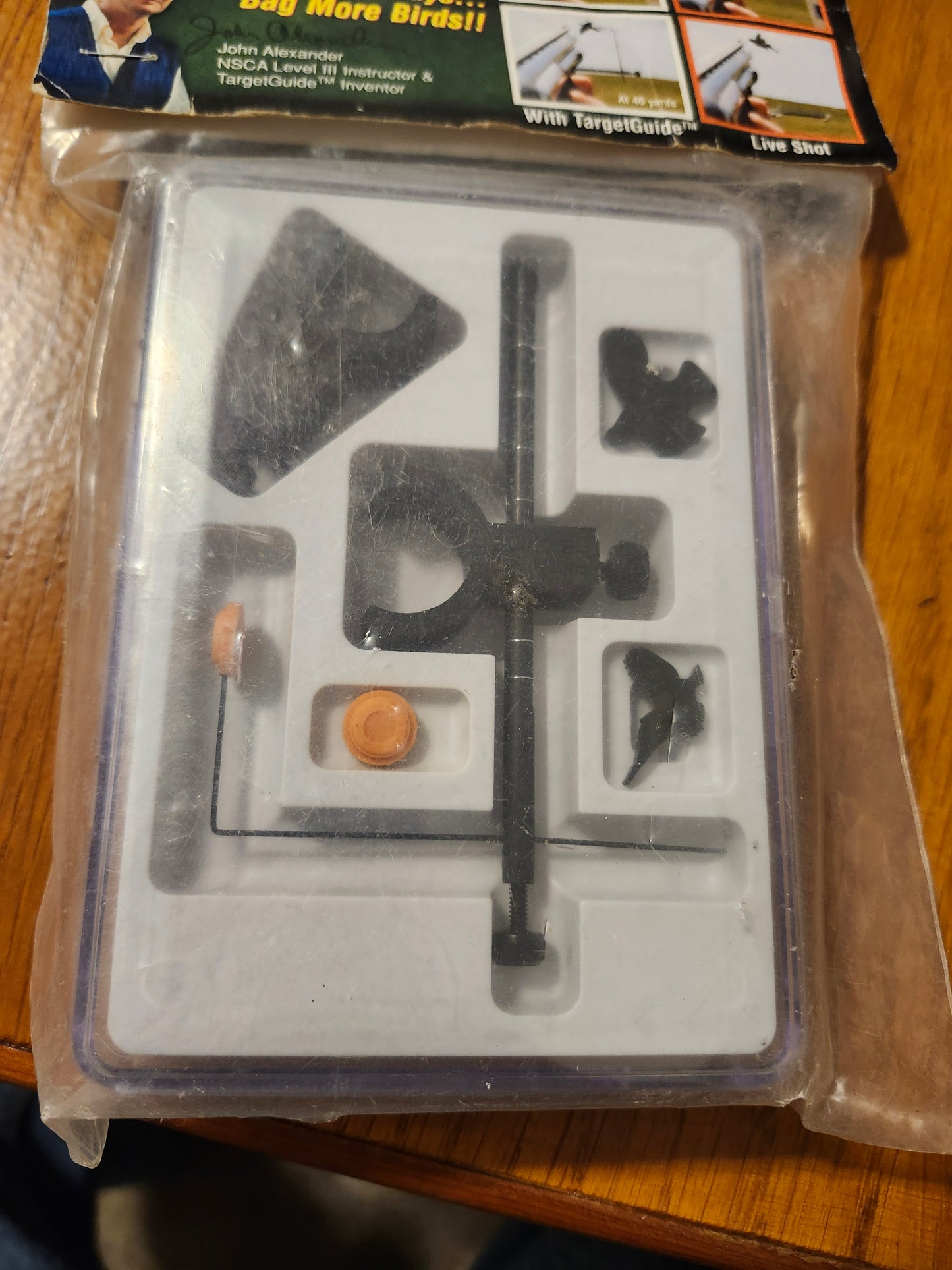 Target guide for clay shooting