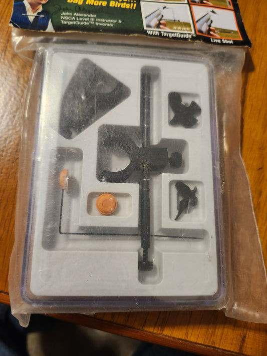 Target guide for clay shooting